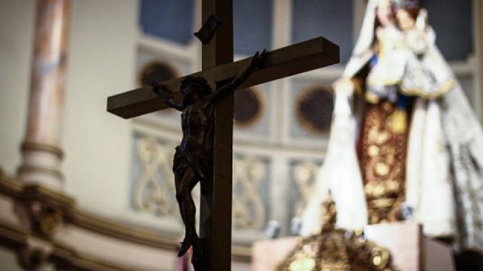 Encuesta CEP registró una importante disminución de las personas católicas en Chile