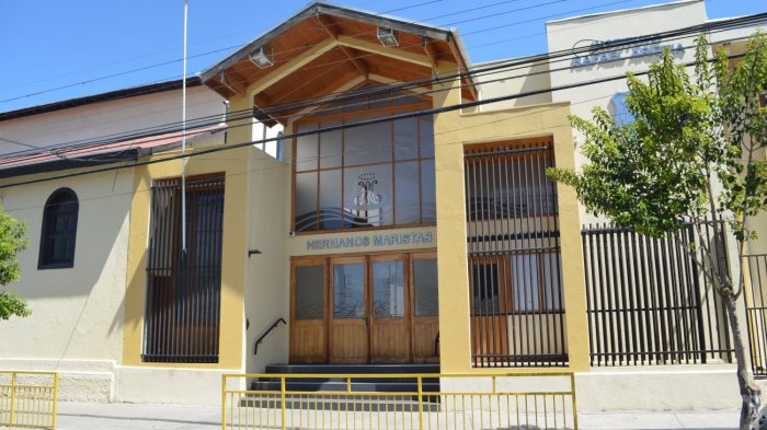 ¿Cuáles eran las estrategias de los maristas para ganar la confianza de sus víctimas y abusar de ellos?