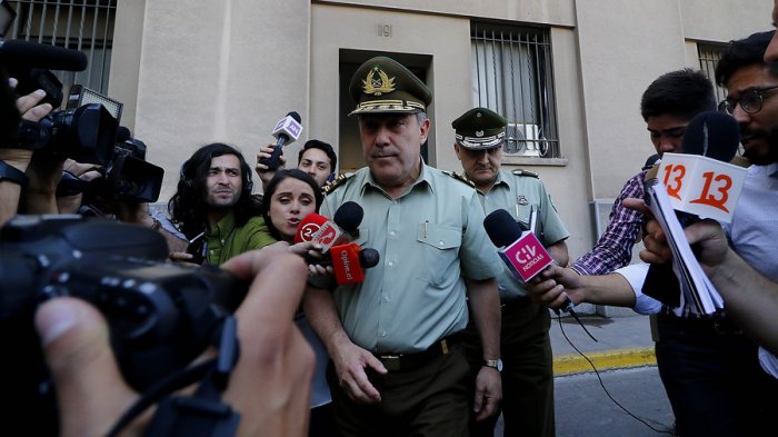 Hermes Soto deja el alto mando de Carabineros junto a otros 10 generales por solicitud del presidente Piñera