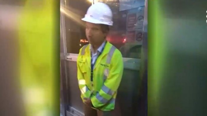 No quiso pagar el peaje: Mujer reclamó por atochamientos constantes en autopista del Sol