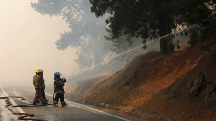 Aseguran que explosión de transformador provocó voraz incendio que mantiene a una mujer en riesgo vital
