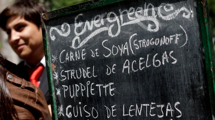 Condenan a pareja vegetariana por haber desnutrido a su pequeña hija de 19 meses