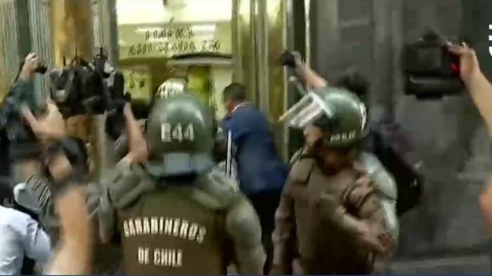 Caso Catrillanca: Transeúntes salvaron a carabineros que fueron atacados por encapuchados