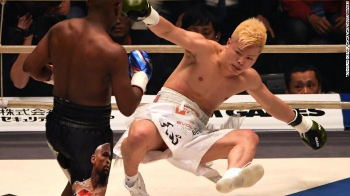 Mayweather aplastó a Nasukawa en un paseo de 139 segundos