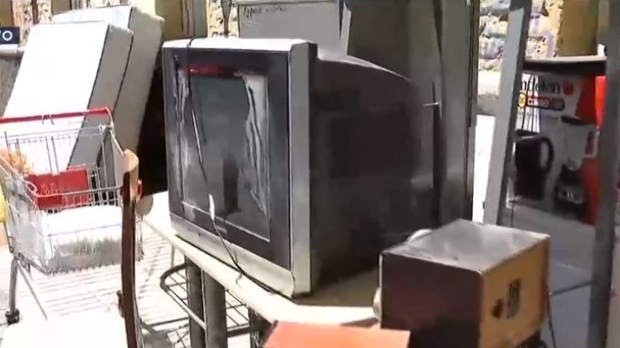 Familias extranjeras son desalojadas de viviendas subarrendadas bajo engaños en el Centro de Santiago