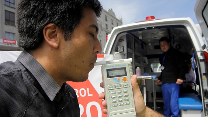Tenía más vicios que Al Capone: Detienen a conductor que dio positivo en todo tipo de test de drogas
