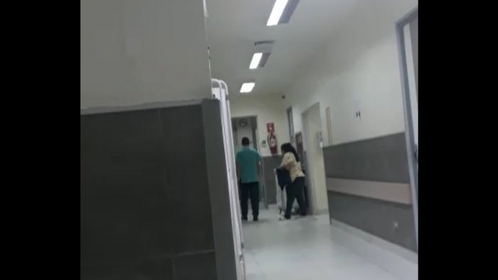 Acusan a paramédico que se burló de una paciente diciéndole que mejor se atendiera en una veterinaria