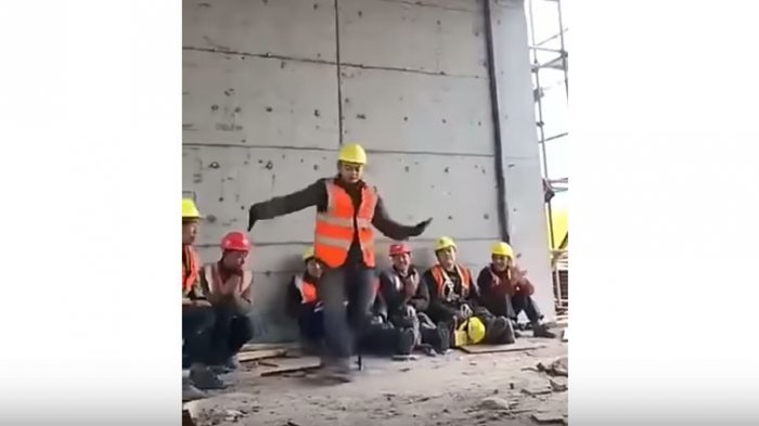 ¿La reencarnación de Michael Jackson? Obrero de la construcción sorprendió a compañeros con su baile
