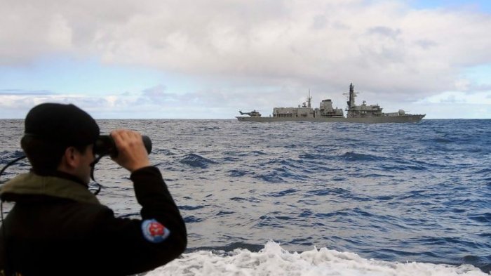 Detienen a sargento de la Armada por grabar a su hija de 7 años mientras la obligaba a practicarle sexo oral