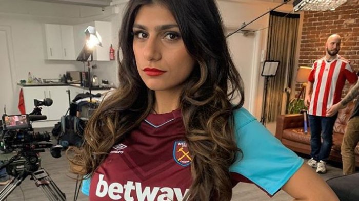 La razón por la que Mia Khalifa reveló imágenes donde aparece con la camiseta del equipo de Pellegrini