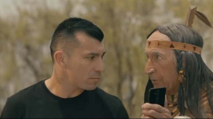 ¡Si camino no hablar, es porque Pitbull venir! Gary Medel recreó clásico comercial junto al gran Luis Alarcón