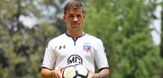 El nuevo delantero de Colo Colo se tiene fe: 