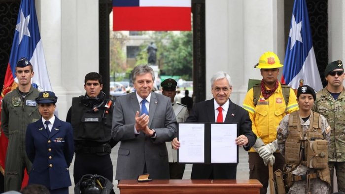 Piñera presentó proyecto de ley que busca extender la carrera militar a 35 años