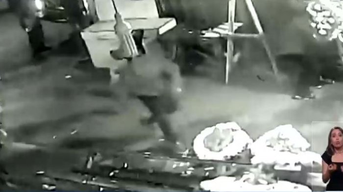 Descarado robo: Delincuentes asaltaron pérgola de las flores para homenajear a ladrón fallecido