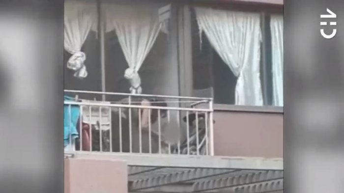 Captan a mujer agrediendo a bebé en un departamento: Acusan que se trataría de una guardería ilegal