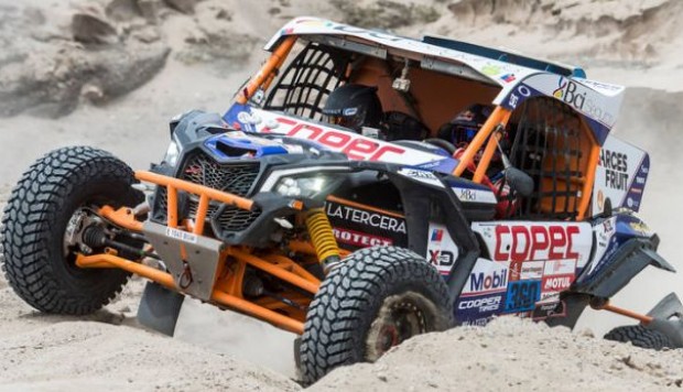 Un chileno entre los campeones: Chaleco López ganó el Dakar en Side by Side