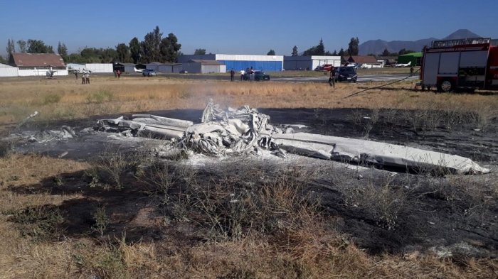 Avioneta cayó y se calcinó en el Aeródromo Tobalaba: Hay dos lesionados