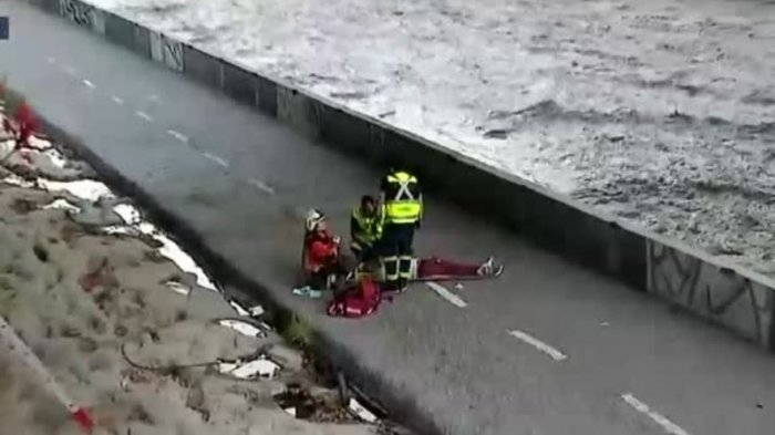 Hombre cayó a un costado del río Mapocho tras arriesgada maniobra: Quiso cruzar por sector no habilitado