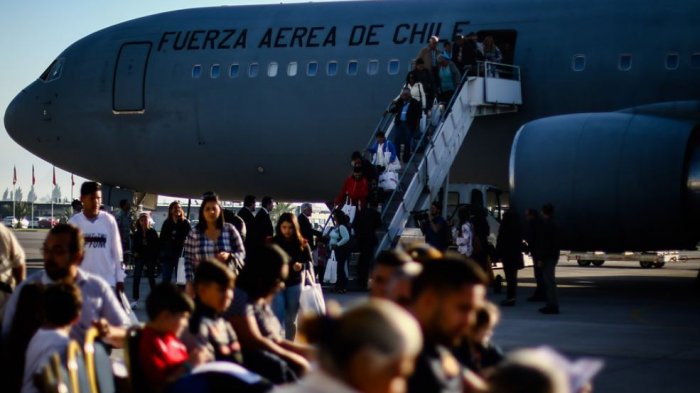 Chilenos jubilados que retornaron desde Venezuela piden una pensión equivalente al sueldo mínimo