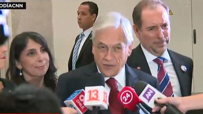 La cara del presidente de Metro luego que Piñera anunciara erróneamente la construcción de la Línea 10