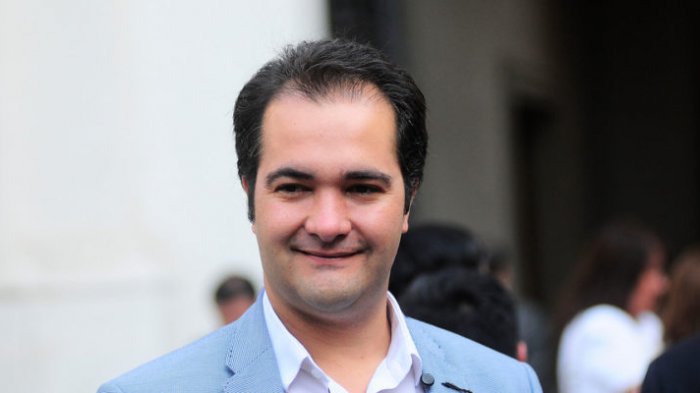 René de la Vega inaugura la estación Conchalí de la Línea 3 del Metro cantando 