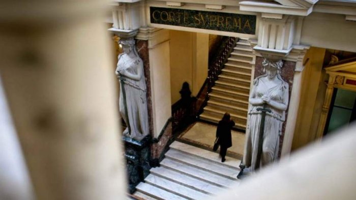 Egresado de derecho recurrió a la Corte Suprema tras ser expulsado de grupo de Facebook