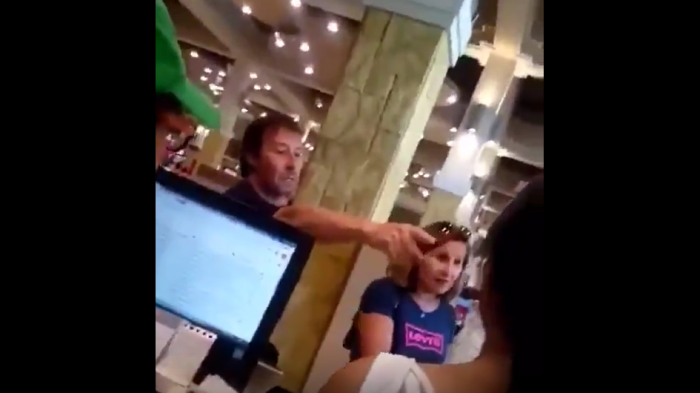 Clientes chilenos emiten insultos y dichos xenófobos a trabajadores de local de comida rápida