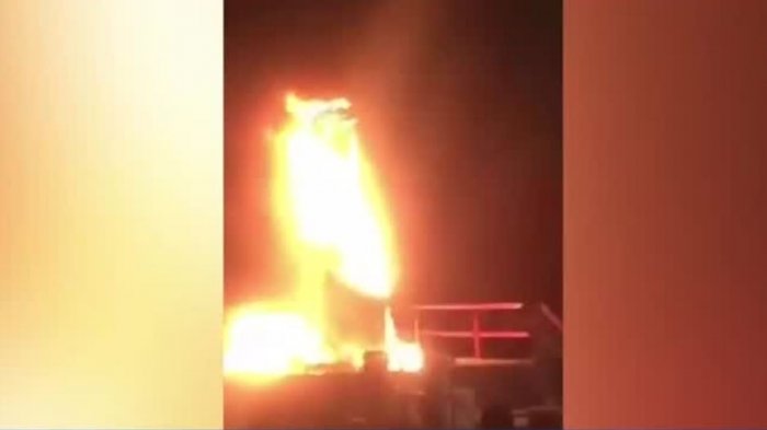 Venezuela: Manifestantes quemaron estatua de Hugo Chávez en medio de protestas contra el gobierno de Maduro