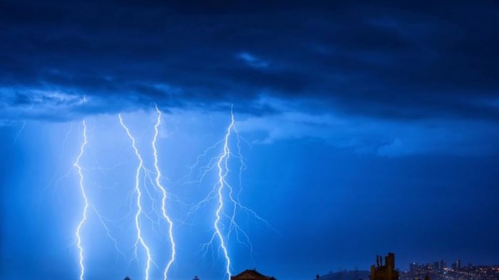 ¡La furia de Thor! Espectaculares tormentas eléctricas afectaron Arica