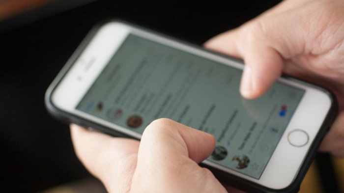 Justicia acoge demanda de chilenos contra Apple por poner más lento los iPhones viejos