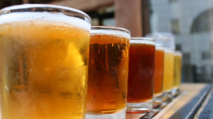 Bar australiano decide regalar cervezas heladas para poder capear ola de calor