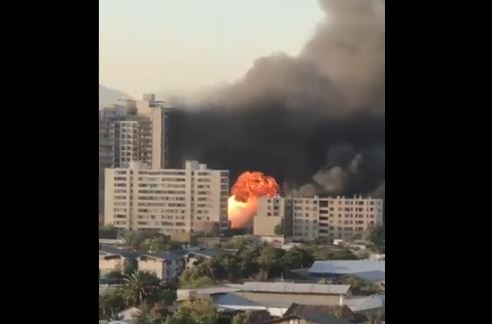 Incendio en automotora en Santiago Centro derivó en evacuación preventiva