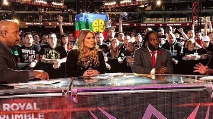 Fanático chileno lució la bandera mapuche en la transmisión del WWE Royal Rumble