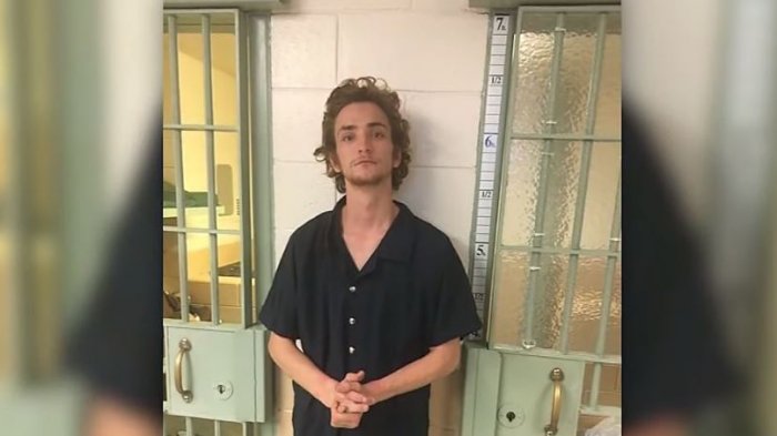 Joven de 21 años mató a sus padres, a su pareja y a dos familiares de ella: Lo habían echado de su casa