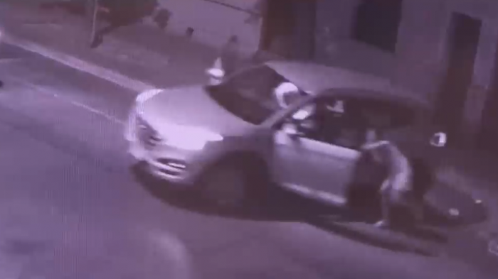 Temerario papá rescató a su guagua en medio de portonazo y frustró el robo