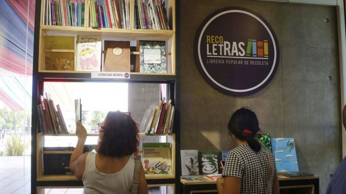 Más de 6.500 títulos y precios hasta 70% más bajos: Así es la nueva librería popular que inauguró Recoleta