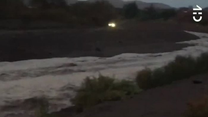 Alerta en el norte del país por crecidas de ríos: Hay personas aisladas por cortes de caminos