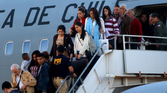 Tercer vuelo de la FACh aterrizó con 100 chilenos que pidieron salir de Venezuela