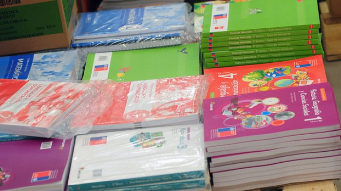 Los más caros de Latinoamérica: Familias gastan en promedio 160 mil pesos en textos escolares