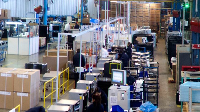 Electrolux Chile anuncia cierre de producción de refrigeradores Fensa y Mademsa en Chile