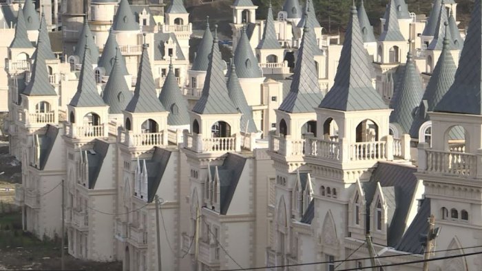 ¿Era un nuevo Disney? La particular y lujosa ciudad fantasma oculta en los cerros de Turquía