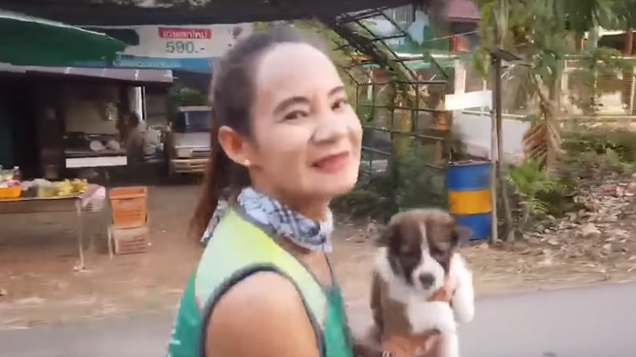 Estaba en plena carrera por el primer lugar y se desvió para salvar a un perrito