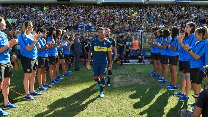 Las Guerreras ganaron su cuarto título consecutivo y su premio fue homenajear a los futbolistas de Boca