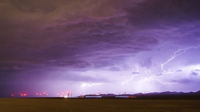 Tormentas eléctricas e intensas lluvias obligan a decretar Alerta Roja en la provincia del Loa