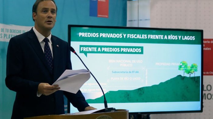 Felipe Ward confirma que mujeres estaban en sector público: 