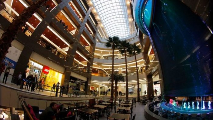 Usuarios de Twitter reportan suicidio de una mujer en Costanera Center