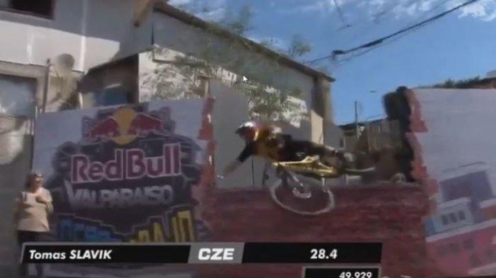 La dolorosa caída de ciclista del Cerro Abajo en Valparaíso con la que perdió el tricampeonato