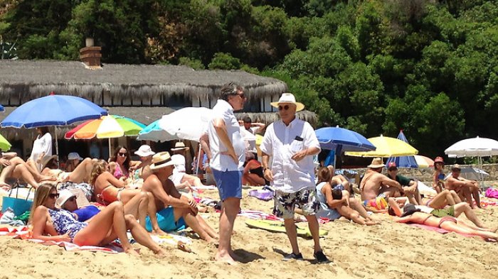 Reportaje explica cómo Piñera consiguió una playa concesionada en el Lago Caburgua para él