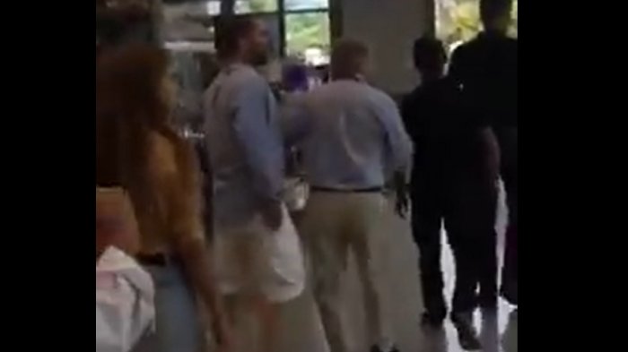 “El abogado le tiró $20 mil en la cara a mi compañera”: Hablan trabajadores agredidos en supermercado de Pirque