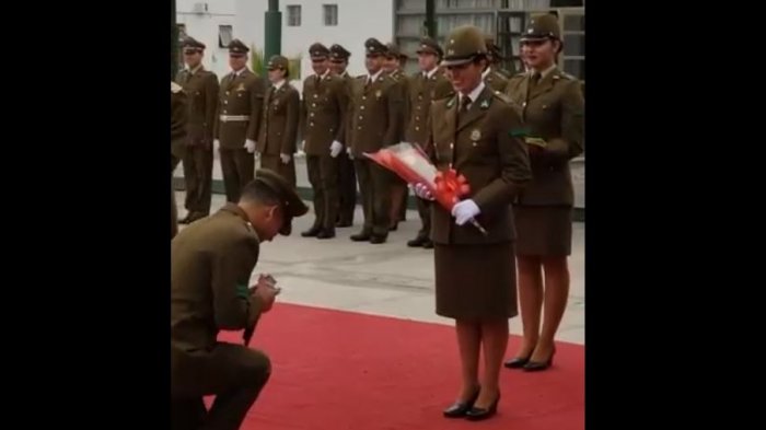 Carabinero sorprendió a su novia uniformada en medio de una ceremonia y frente a todos su colegas: 